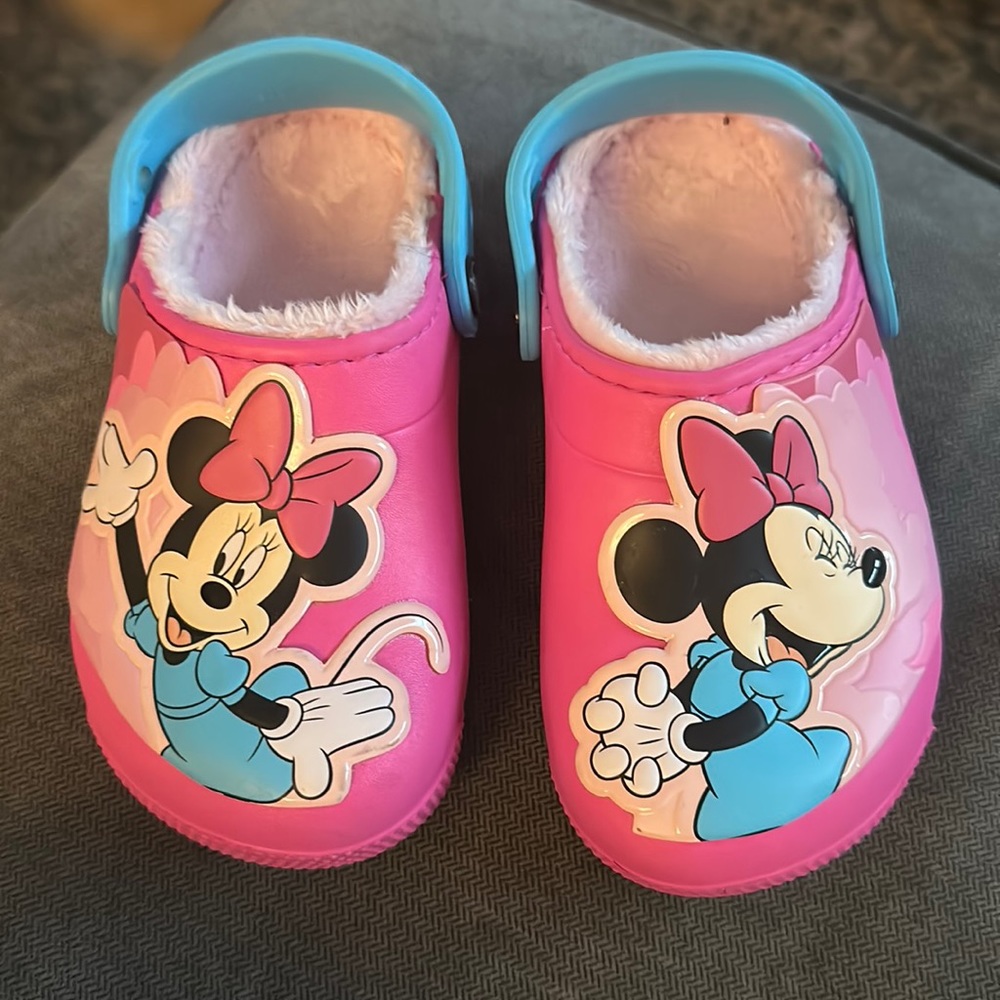 Minnie Mouse Crocs size 11 brand new never used.